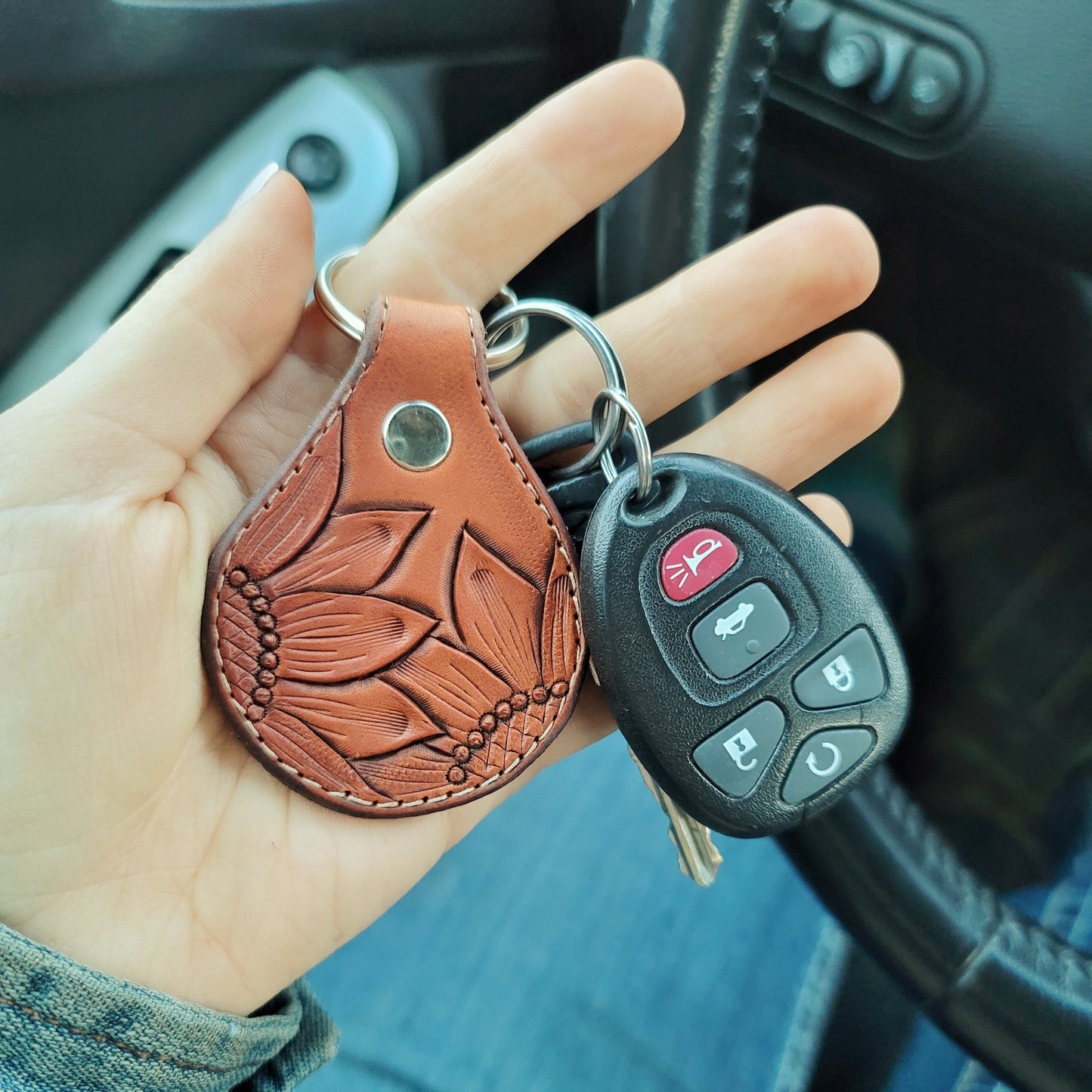 Sunflower Round Leather Keychain