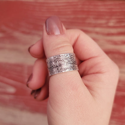 Wide Paisley Floral Print Tarnished Western Ring - Country & Western Style